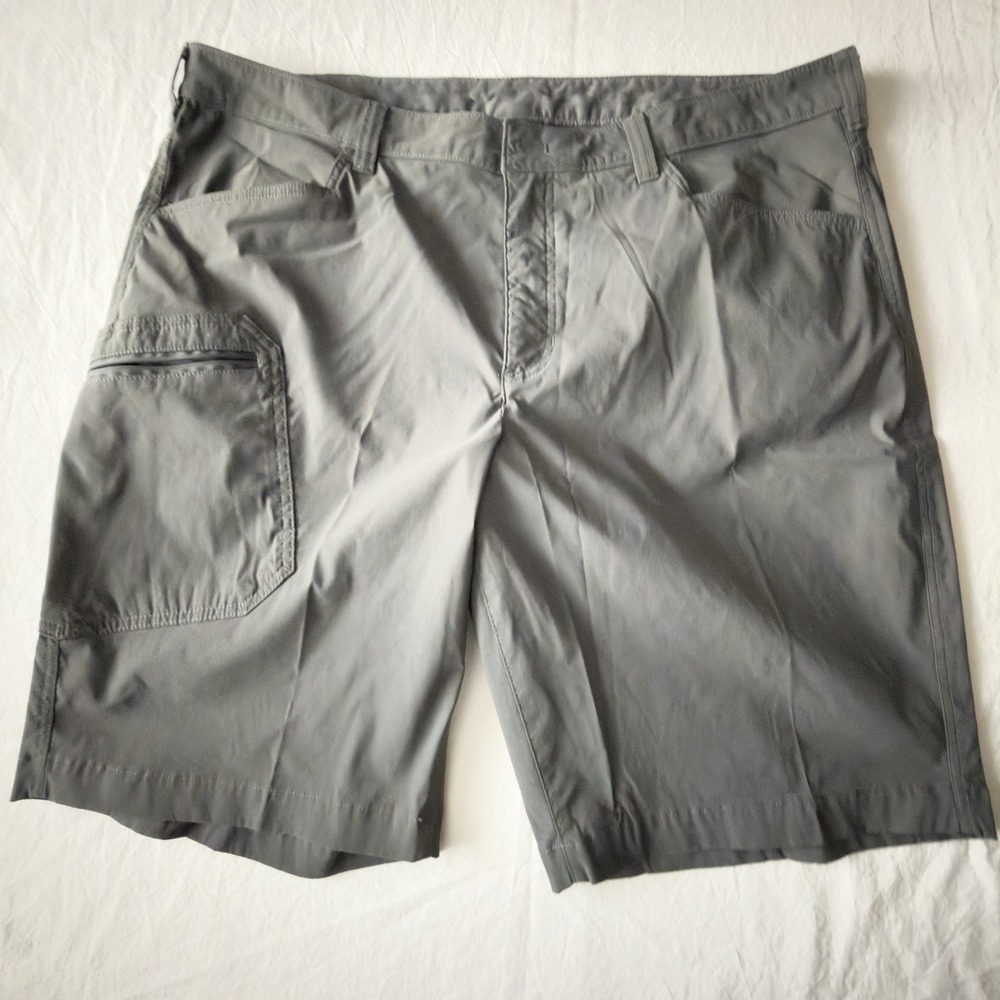 Eddie Bauer Smoke Mens Cargo Short - Size 40 - Outdoors - Multi pocket